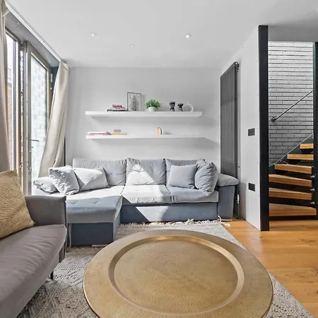 Stunning Luxury Townhouse In Centre Of Holiday home Manchester