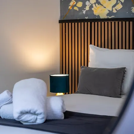 Hébergement de vacances Modern Centre Townhouse Sleeps 10 & Parking *