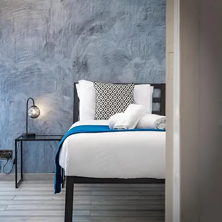Modern Centre Townhouse Sleeps 10 & Parking Vakantiehuis
