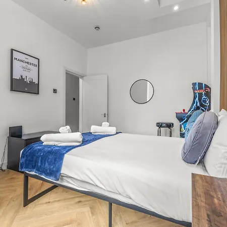 Hébergement de vacances Modern Centre Townhouse Sleeps 10 & Parking *
