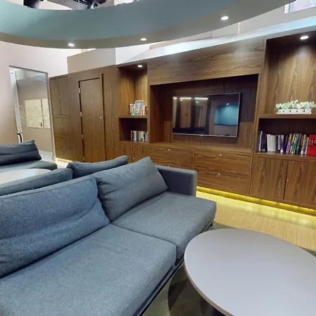 Fletcher House In Apartment