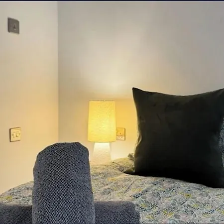 Luxury With Free Parking Апартаменты *