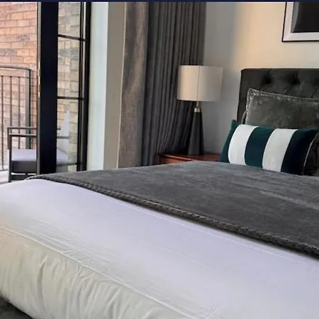 Апартаменты Luxury With Free Parking *