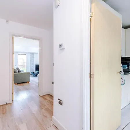 Large 4bedroom 4bathroom Townhouse By Coop Live Arena