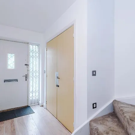 Large 4bedroom 4bathroom Townhouse By Coop Live Arena Casa vacanze