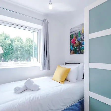 Large 4bedroom 4bathroom Townhouse By Coop Live Arena Casa vacanze