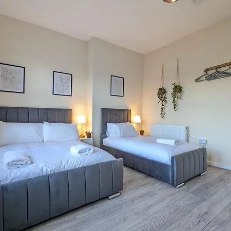 Modern Near Centre Apartment *