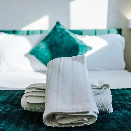 2 Bedroom With Free Parking In Centre, By Eason - Ideal For Weekend Getaways & Business Travel