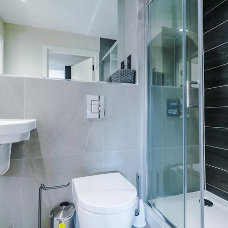 2 Bedroom With Free Parking In Centre, By Eason - Ideal For Weekend Getaways & Business Travel *