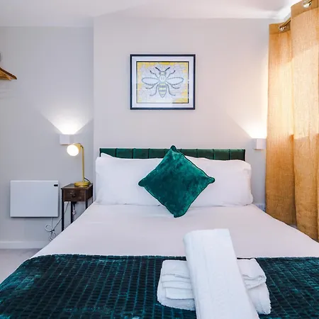 Appartement 2 Bedroom With Free Parking In Centre, By Eason - Ideal For Weekend Getaways & Business Travel *