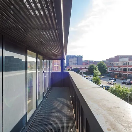 2 Bedroom With Free Parking In Centre, By Eason - Ideal For Weekend Getaways & Business Travel Appartement
