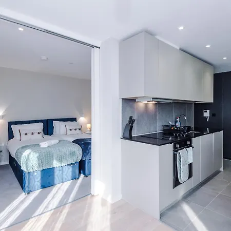 2 Bedroom With Free Parking In Centre, By Eason - Ideal For Weekend Getaways & Business Travel *