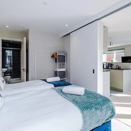 2 Bedroom With Free Parking In Centre, By Eason - Ideal For Weekend Getaways & Business Travel *