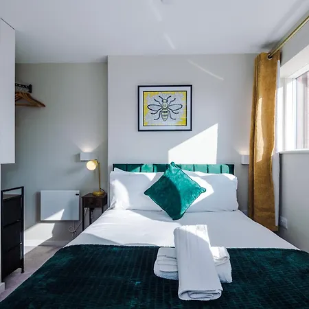 2 Bedroom With Free Parking In Centre, By Eason - Ideal For Weekend Getaways & Business Travel Appartement Manchester