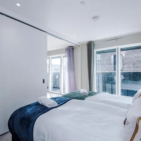 2 Bedroom With Free Parking In Centre, By Eason - Ideal For Weekend Getaways & Business Travel