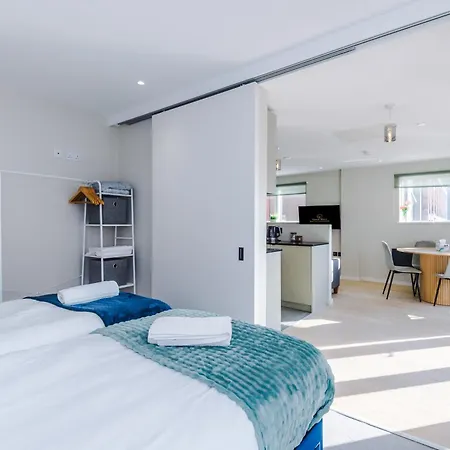 Appartement 2 Bedroom With Free Parking In Centre, By Eason - Ideal For Weekend Getaways & Business Travel