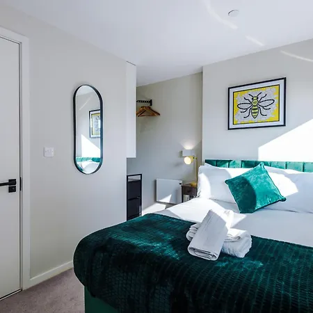 2 Bedroom With Free Parking In Centre, By Eason - Ideal For Weekend Getaways & Business Travel *
