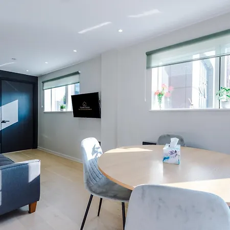 2 Bedroom With Free Parking In Centre, By Eason - Ideal For Weekend Getaways & Business Travel * Manchester