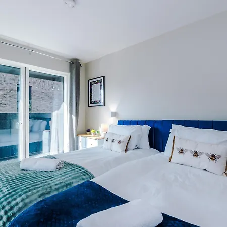 2 Bedroom With Free Parking In Centre, By Eason - Ideal For Weekend Getaways & Business Travel