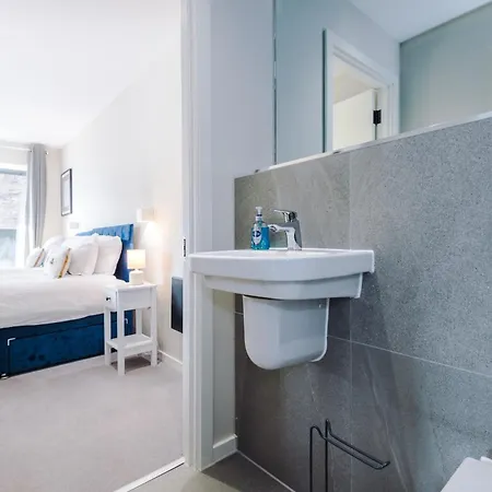 2 Bedroom With Free Parking In Centre, By Eason - Ideal For Weekend Getaways & Business Travel Appartement