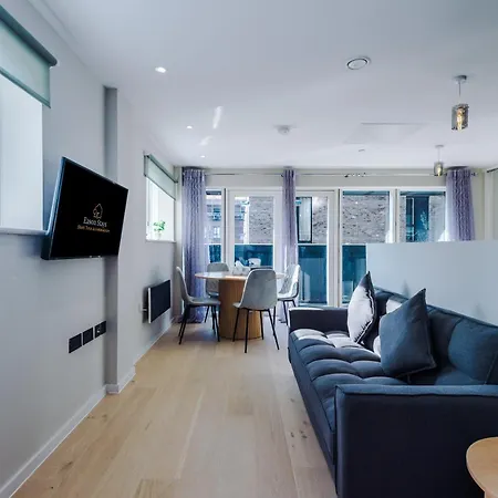 2 Bedroom With Free Parking In Centre, By Eason - Ideal For Weekend Getaways & Business Travel Appartement