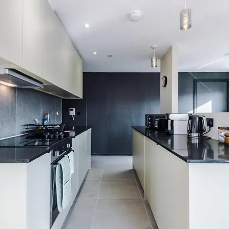 2 Bedroom With Free Parking In Centre, By Eason - Ideal For Weekend Getaways & Business Travel * Manchester