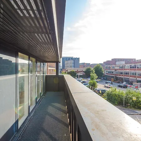 2 Bedroom With Free Parking In Centre, By Eason - Ideal For Weekend Getaways & Business Travel *