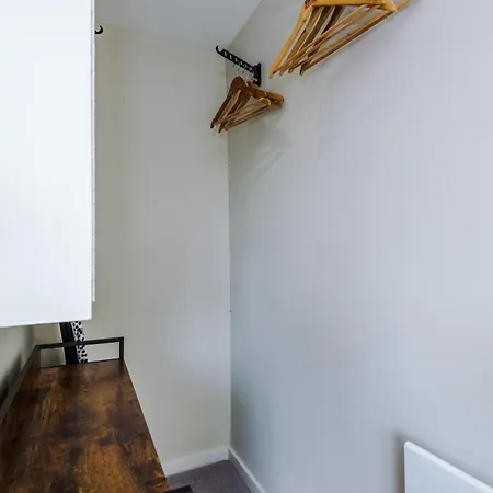 2 Bedroom With Free Parking In Centre, By Eason - Ideal For Weekend Getaways & Business Travel Appartement *