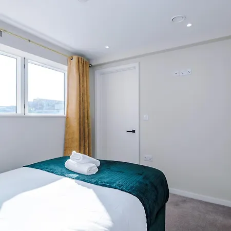2 Bedroom With Free Parking In Centre, By Eason - Ideal For Weekend Getaways & Business Travel Manchester