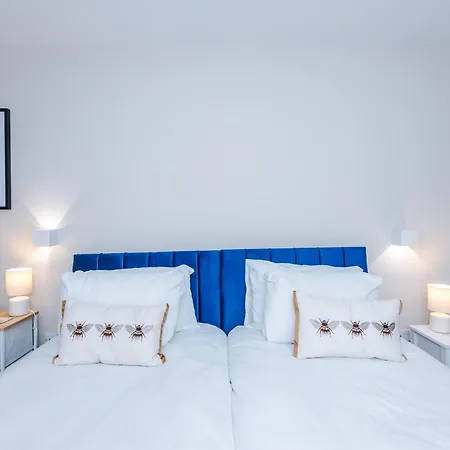 2 Bedroom With Free Parking In Centre, By Eason - Ideal For Weekend Getaways & Business Travel Apartment