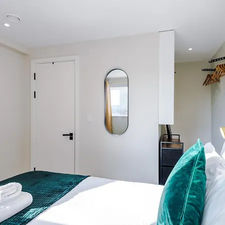 2 Bedroom With Free Parking In Centre, By Eason - Ideal For Weekend Getaways & Business Travel Appartement *