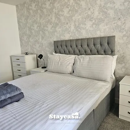 Stunning 2bd With River View 5min To Centre Apartment *