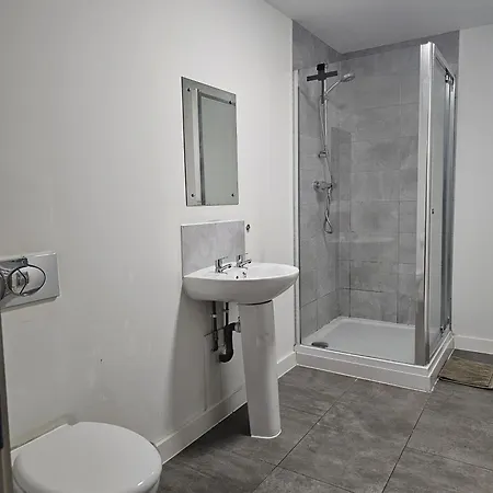 Stunning 2bd With River View 5min To Centre Apartment