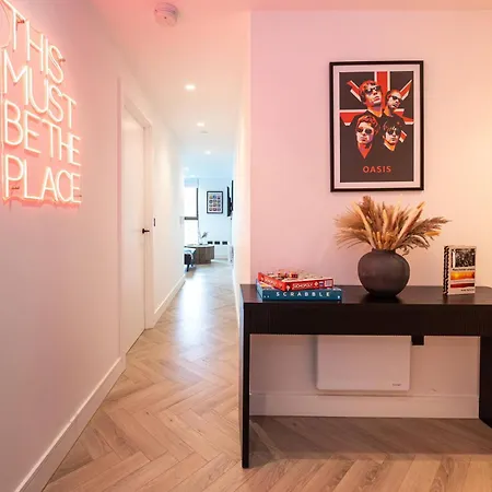 Supernova Suite I Luxury 2Br I Private Balcony I City Centre *