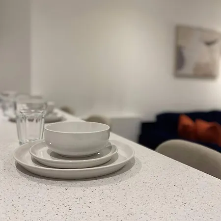 Lakeside - - Free Parking - Cinema * Manchester