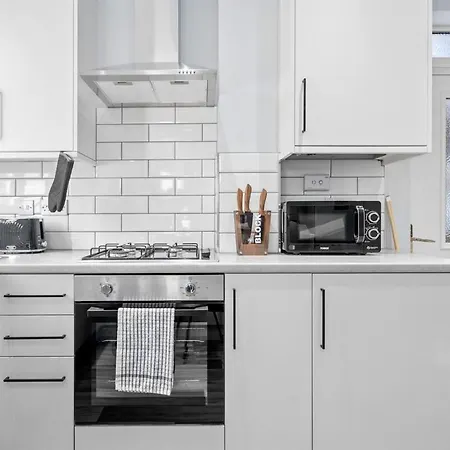 Four Bedroom House By Brookland Serviced Short Lets With Free Wifi Casa de Férias Manchester