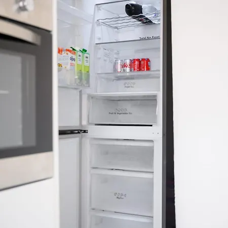 Sluxe 4mins To Etihad Stadium And Coop Live