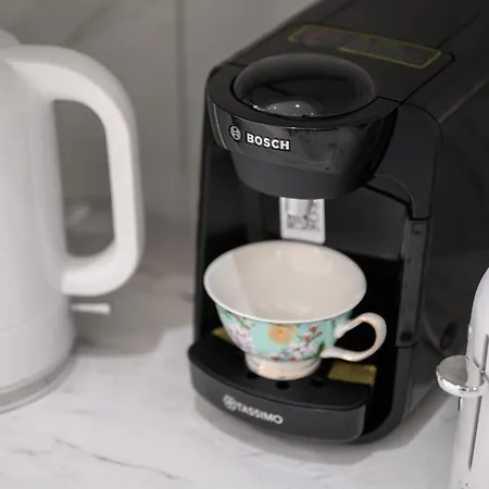 Sluxe 4mins To Etihad Stadium And Coop Live