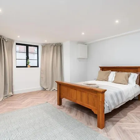2 Bedroom, 2 Bathroom Apartment, Close To Mcr Centre * Manchester