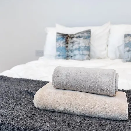 2 Bedroom, 2 Bathroom Apartment, Close To Mcr Centre