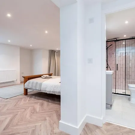 Apartment 2 Bedroom, 2 Bathroom Apartment, Close To Mcr Centre *