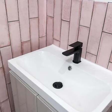 Apartment 2 Bedroom, 2 Bathroom Apartment, Close To Mcr Centre