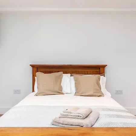 2 Bedroom, 2 Bathroom Apartment, Close To Mcr Centre *