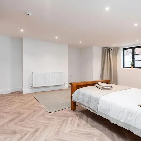 Apartment 2 Bedroom, 2 Bathroom Apartment, Close To Mcr Centre Manchester