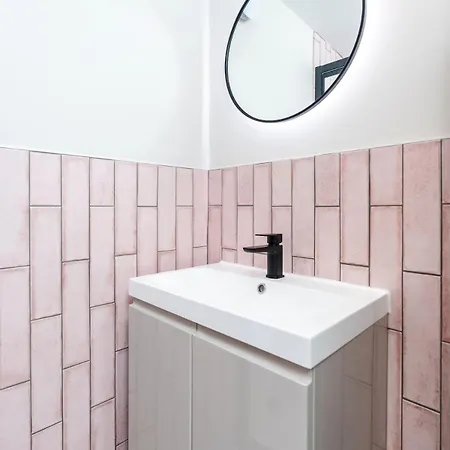 2 Bedroom, 2 Bathroom Apartment, Close To Mcr Centre *