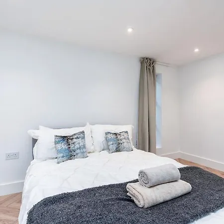 Apartment 2 Bedroom, 2 Bathroom Apartment, Close To Mcr Centre