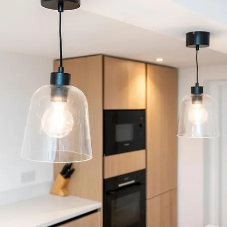 2 Bedroom, 2 Bathroom Apartment, Close To Mcr Centre Apartment *