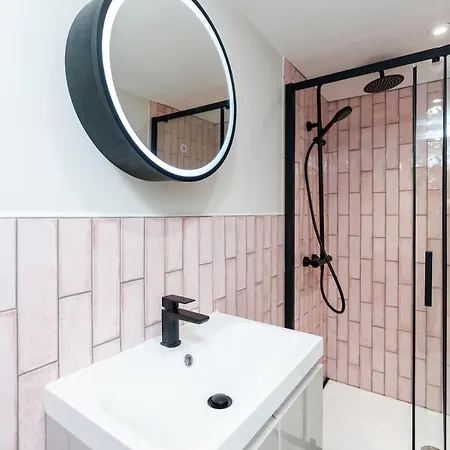 Apartment 2 Bedroom, 2 Bathroom Apartment, Close To Mcr Centre Manchester