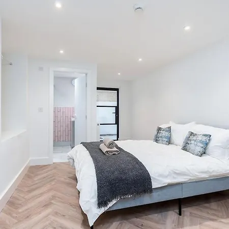2 Bedroom, 2 Bathroom Apartment, Close To Mcr Centre Apartment