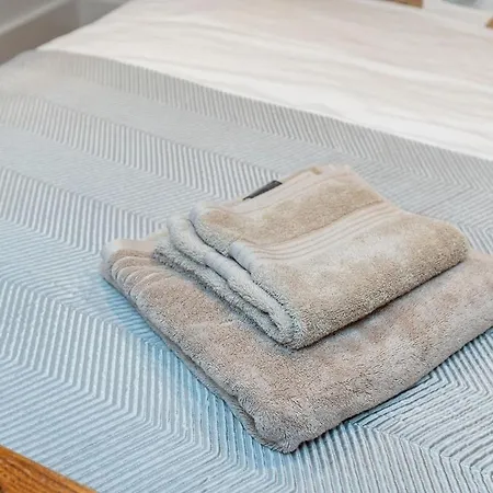 2 Bedroom, 2 Bathroom Apartment, Close To Mcr Centre *
